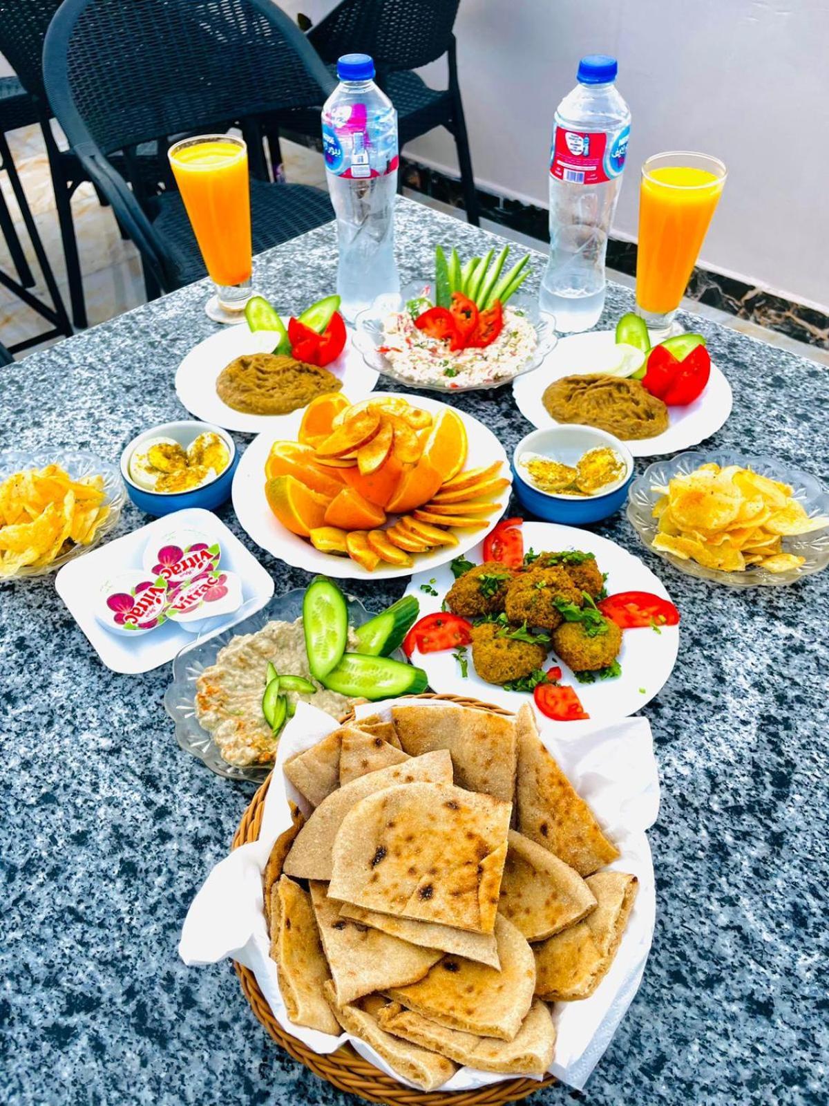 Kafret el-Gabal Momen Pyramids Inn מראה חיצוני תמונה