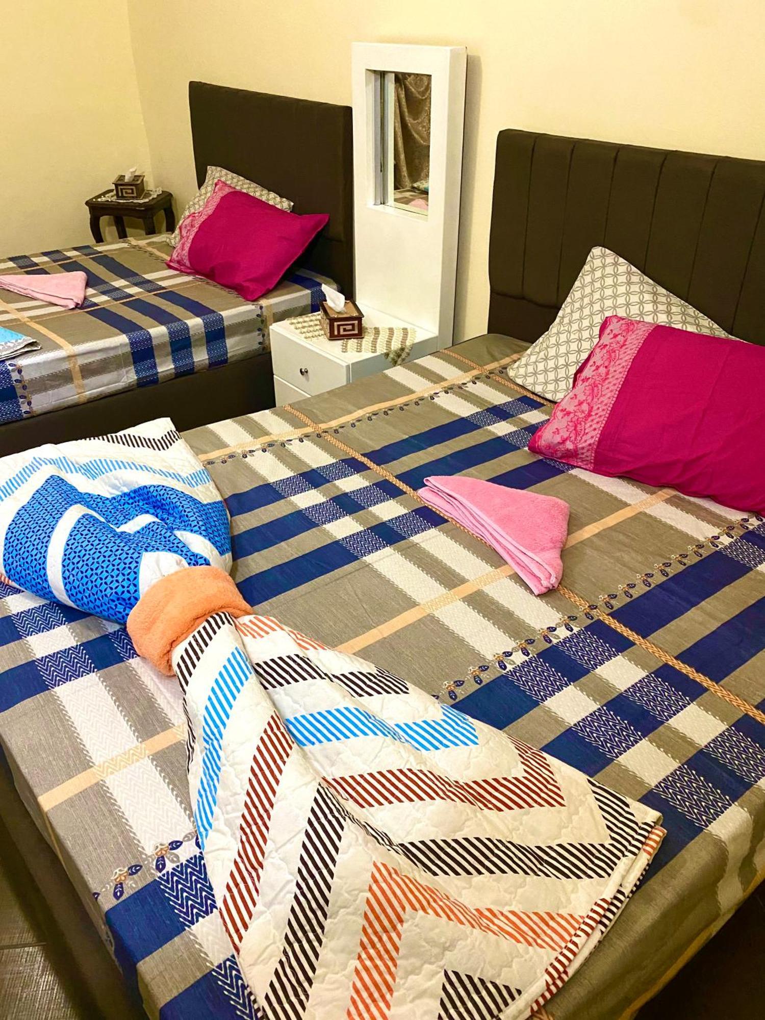 Kafret el-Gabal Momen Pyramids Inn מראה חיצוני תמונה