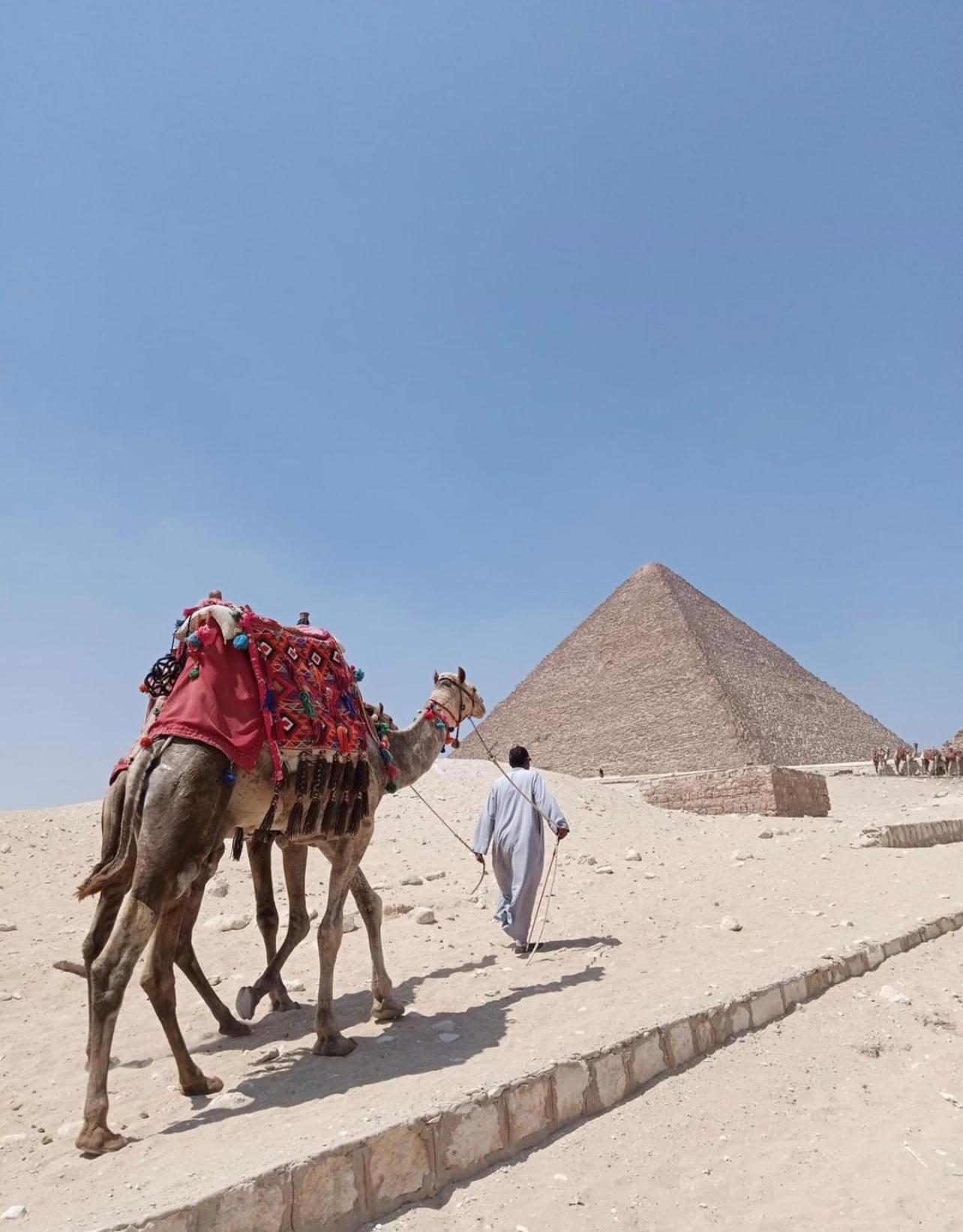 Kafret el-Gabal Momen Pyramids Inn מראה חיצוני תמונה